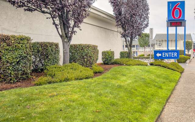 Motel 6 Coos Bay, OR