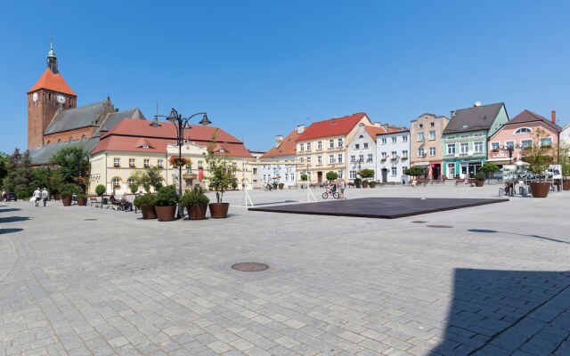 Kosciuszki Square Apartment by Renters