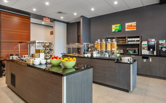 Quality Inn & Suites Levis