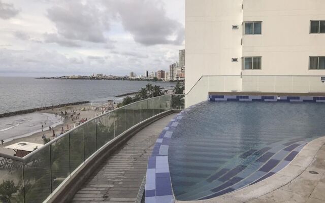 Stunning Highrise Seafront Apartment