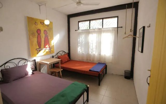 Maroom Art Hostel