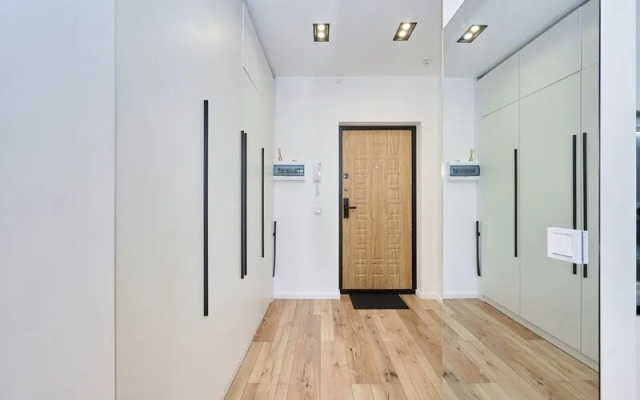 Йо Плейс на улице Героя Сарабеева В.И. 9