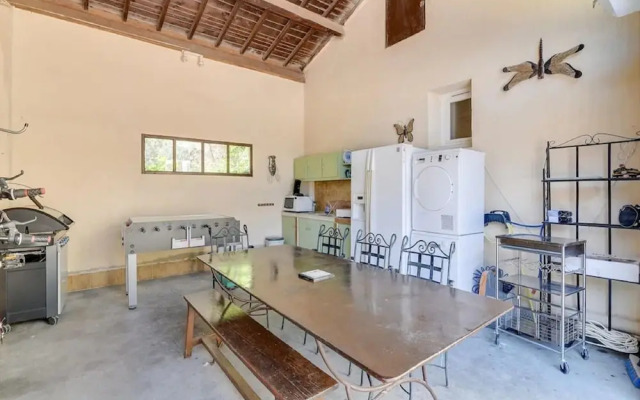 Villa With Swimming Pool Within the Luberon