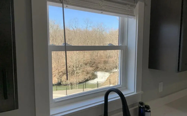 The Fallviews at Burdett Falls