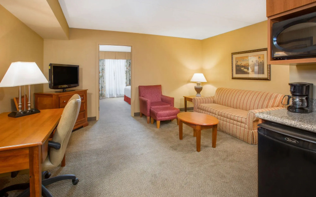 Holiday Inn Express & Suites Bloomington by IHG