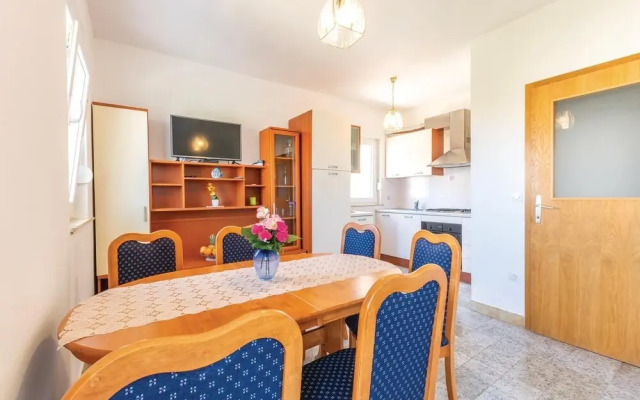 Amazing Home in Podstrana With Wifi and 2 Bedrooms