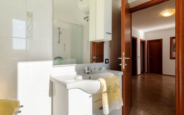 Spacious Apartment in Pula With Terrace