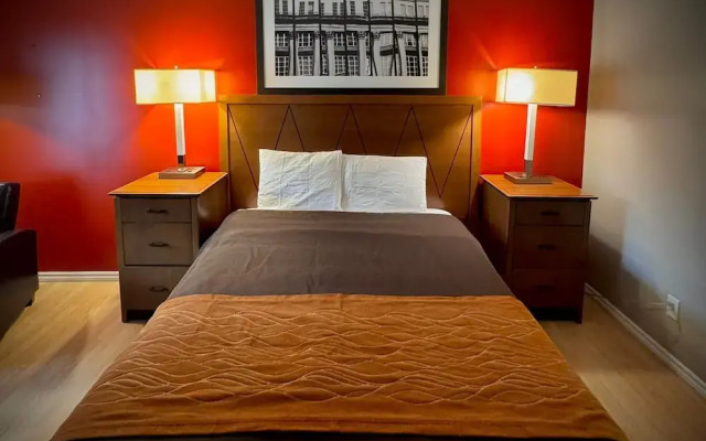Coach House Inn Resort