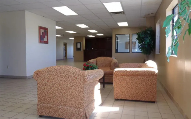 Super 8 by Wyndham Altus