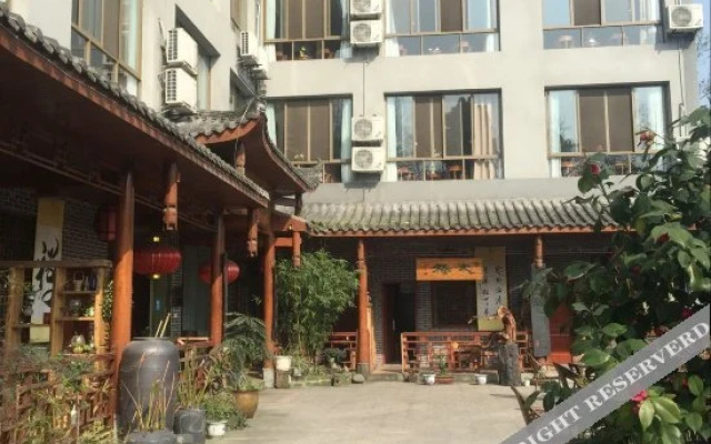 Nongyue Emei Shanju Hostel