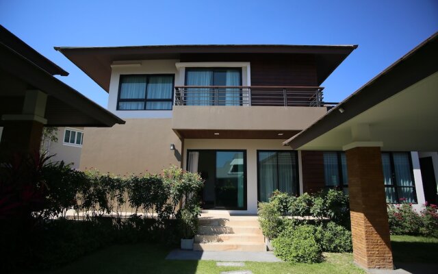 Moin 1617 Poolside Villa