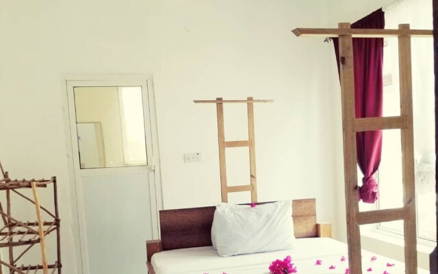 Room-room Had Glaund Flow With two Guest
