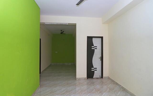 OYO 28366 National Hotel