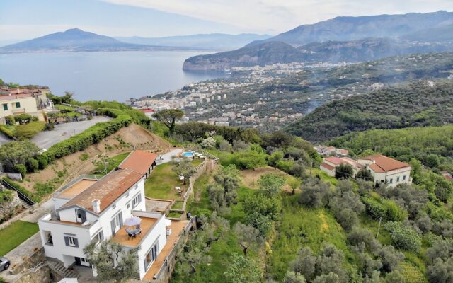 Family Villa in Sorrento Coast Pool & View