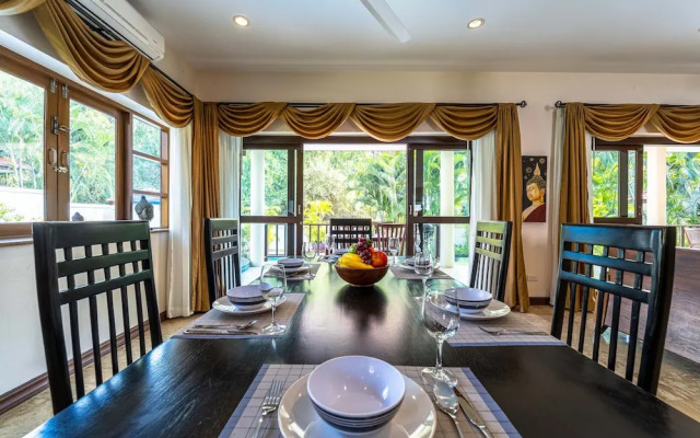 Cozy 3 BR Pool Villa close to Town CV3L