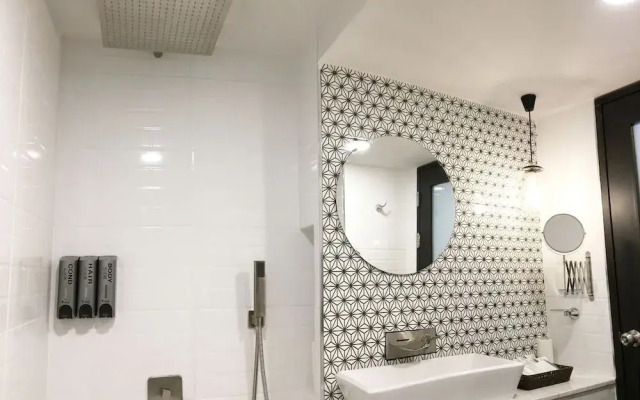 Stay in Style The Heart of Nimman R306AB