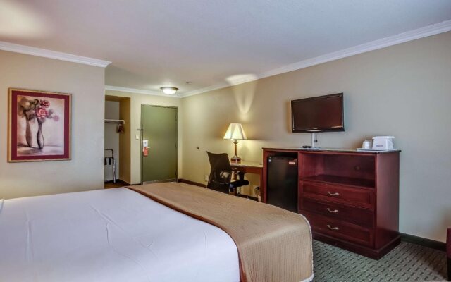 Howard Johnson Hotel & Suites by Wyndham Reseda