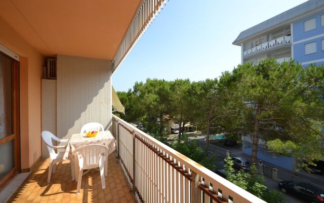 Sunny Apartment Right by the Beach