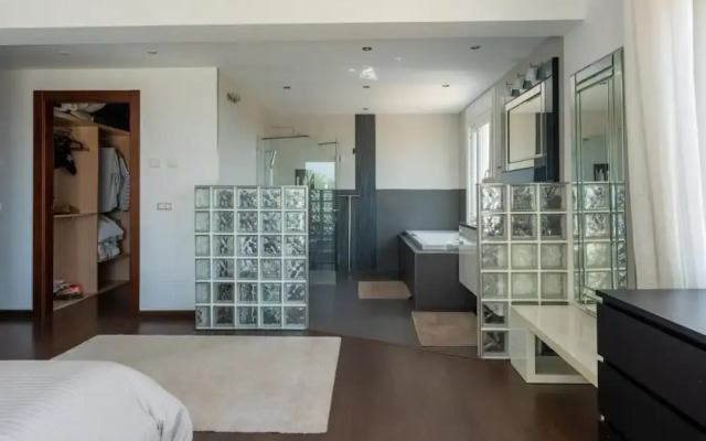 Spacious 3BR Villa with pool and views