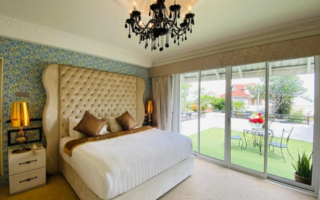 Apple Heritage Hotel
