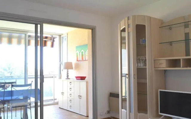 Appartement Golfe Juan, 1 pièce, 2 personnes - FR-1-252-62