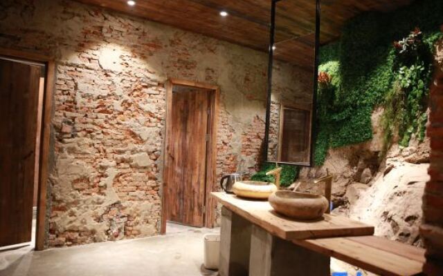 Wutong Banshan Hostel