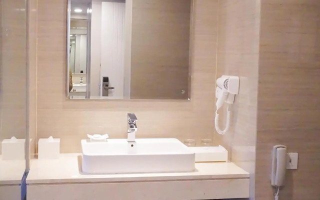 Platinum Adisucipto Hotel & Conference