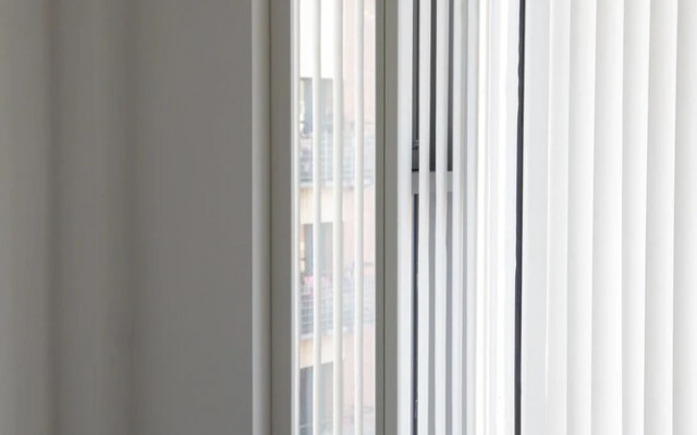 Spacious bright apartment w parking