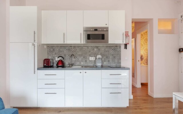 Charming Bright Apartment in Lisbon