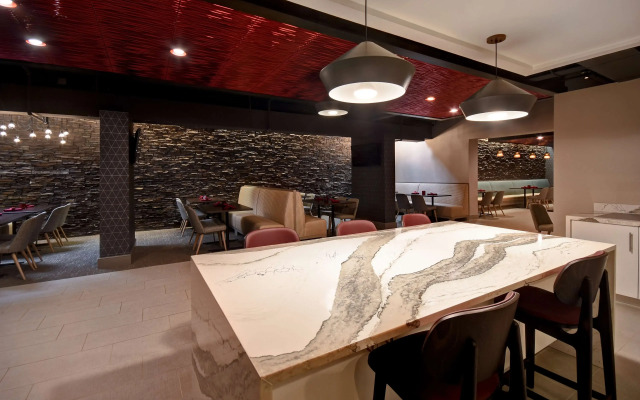 DoubleTree by Hilton St. Louis Airport