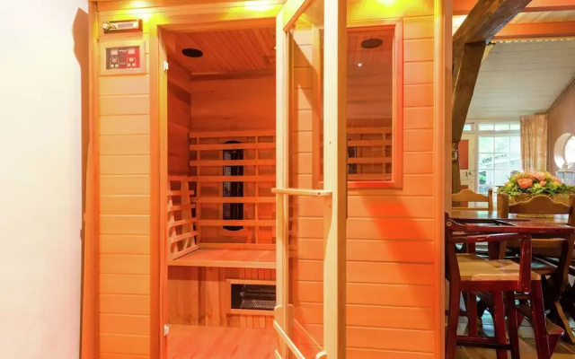 Secluded Farmhouse in Balkbrug with Hot Tub
