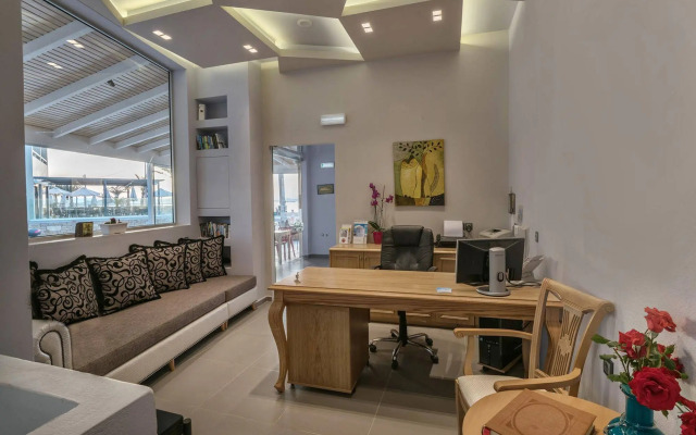 Pearl SeaBreeze Suites