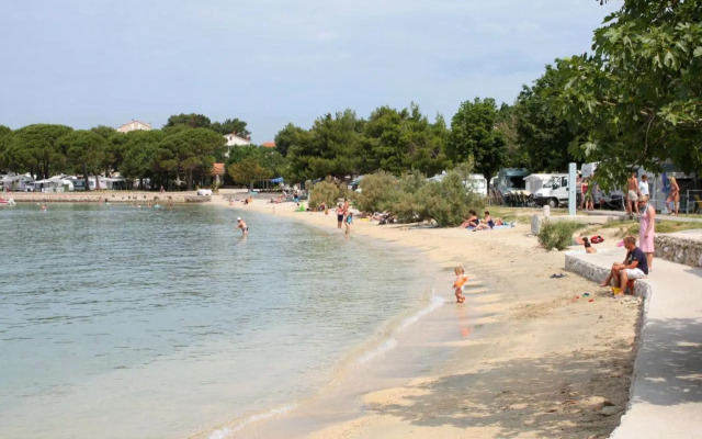 Apartments by the sea Banjol, Rab - 4965