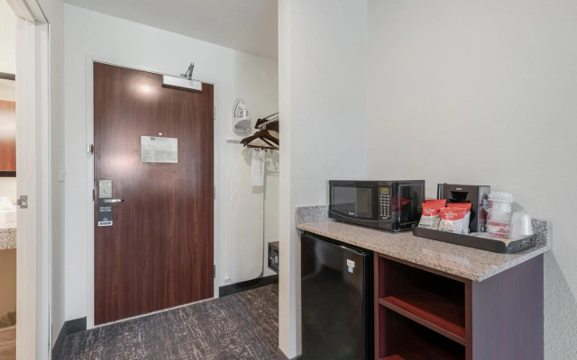 Cobblestone Hotel & Suites - Urbana