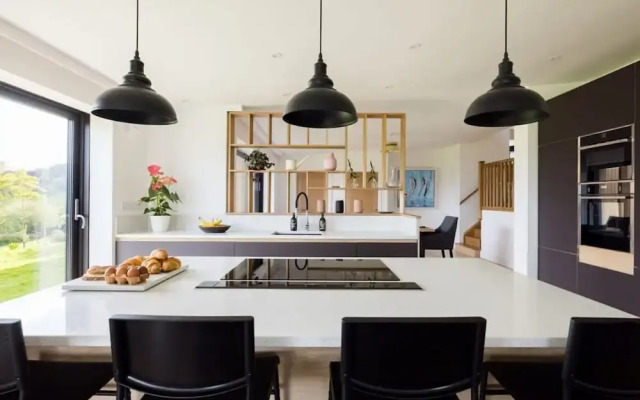 Stunning Home With Garden Panoramic Views