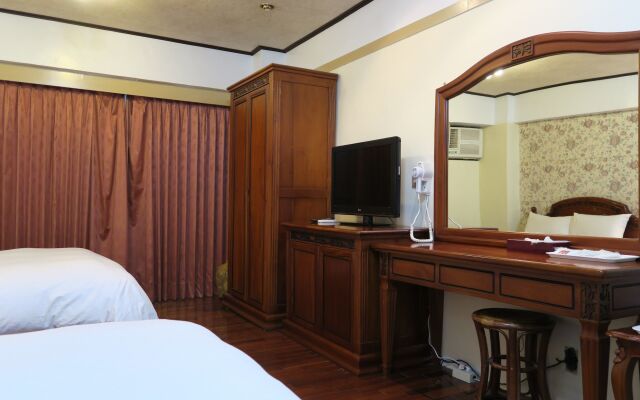 Champagne Hotel