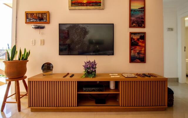 Linda casa c/piscina a beira mar AJA017