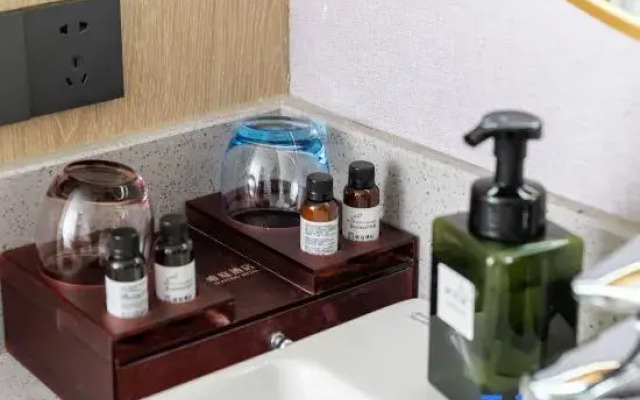 Waiting Hotel(Shanghai Xujiahui Stadium)