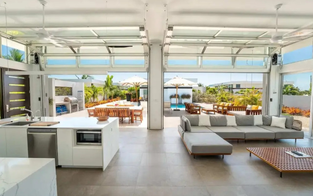 New Seaside Vacation Villa With Hotel Amenities v9