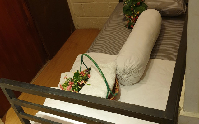 NILA HOUSE, Sharia Family Home Stay by ZUZU