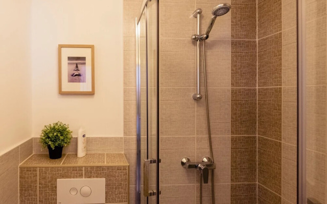 Rooms & apartments Karlo