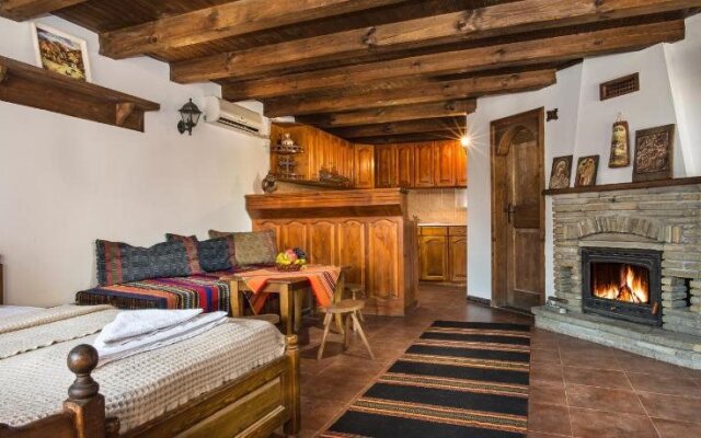 Kostadinovi Kashti Complex