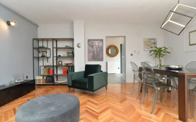 Apartment 843