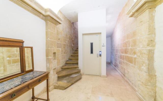 AF - Large 2BR apartment