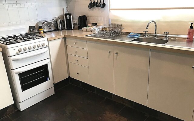 Cosy AffordableGetaway Wifi Netflix Wine