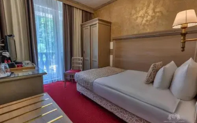 Hotel Lacu Rosu