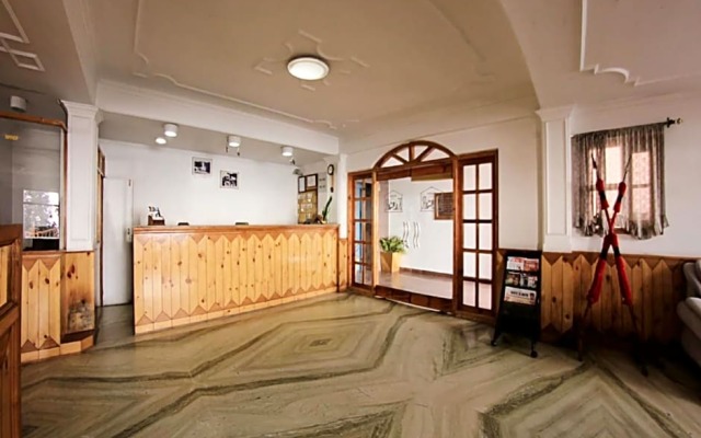 Hotel Kalra Regency