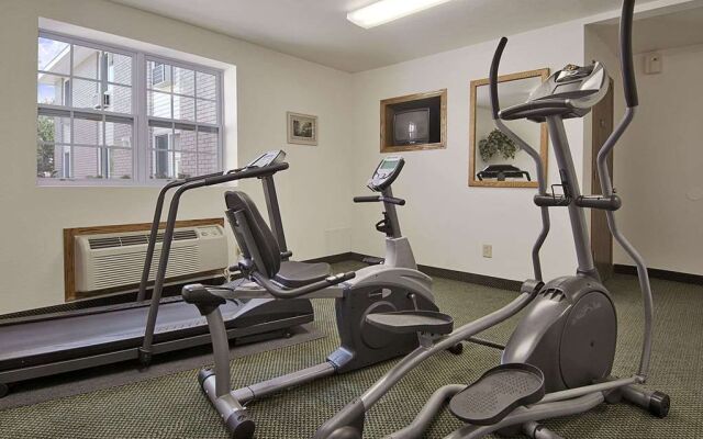Hotel Iron Mountain Inn & Suites - Stay Express Collection