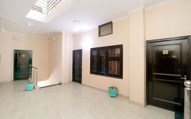 Oyo 39626 Rj Royal Guest House