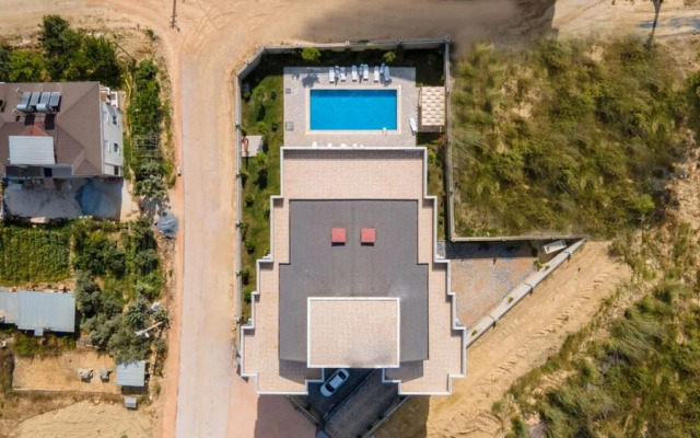 Modern Flat With Shared Closed Pool in Alanya